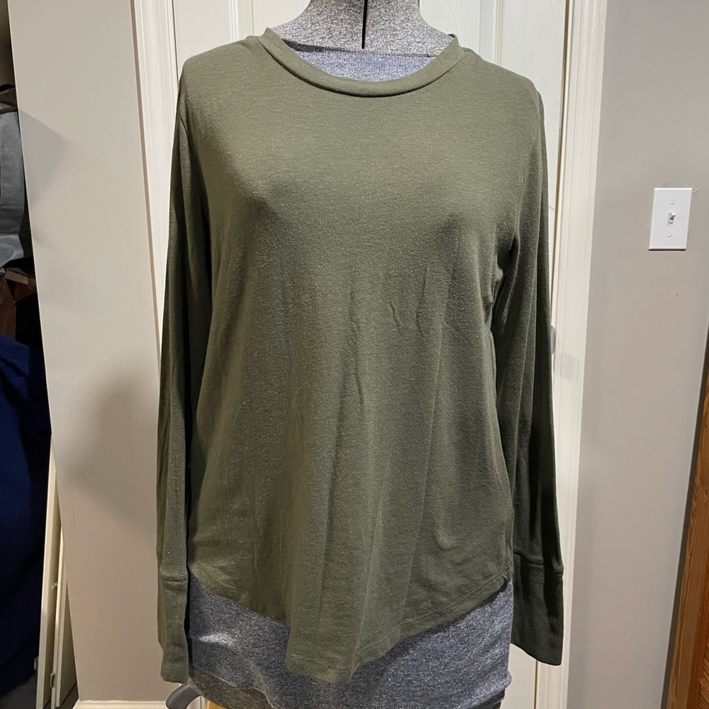 Gap Featherweight Crewneck Long Sleeve Tshirt Olive Green Large
